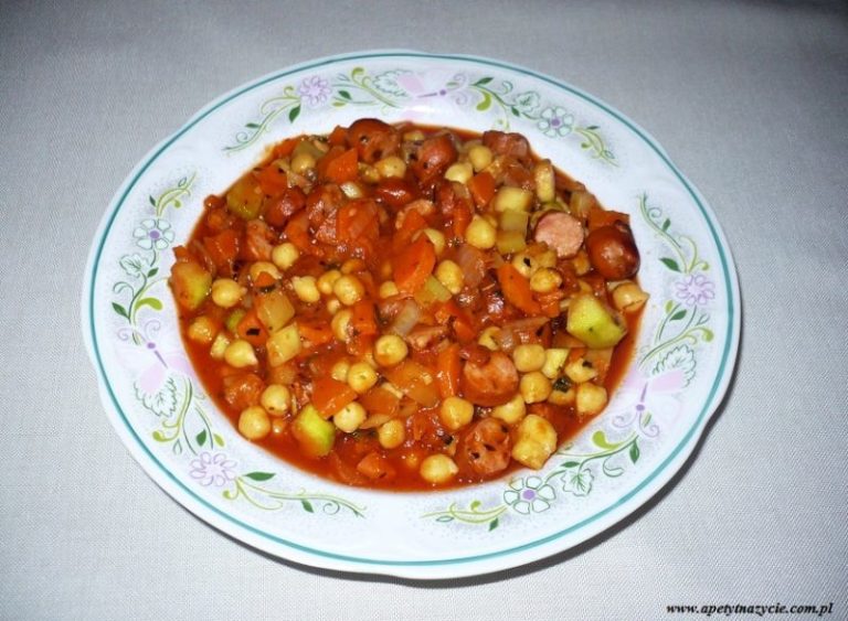 Leczo z cieciorką i kiełbaską