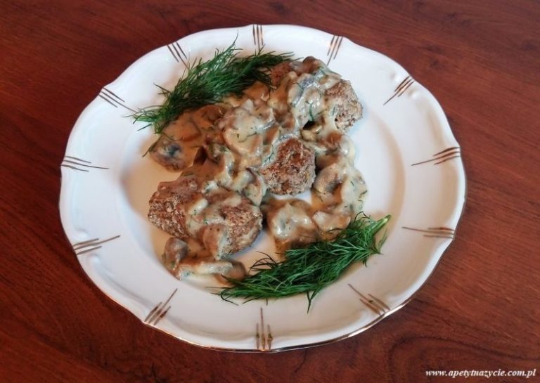 Polędwiczki wieprzowe w sosie pieczarkowym z mleczkiem kokosowym