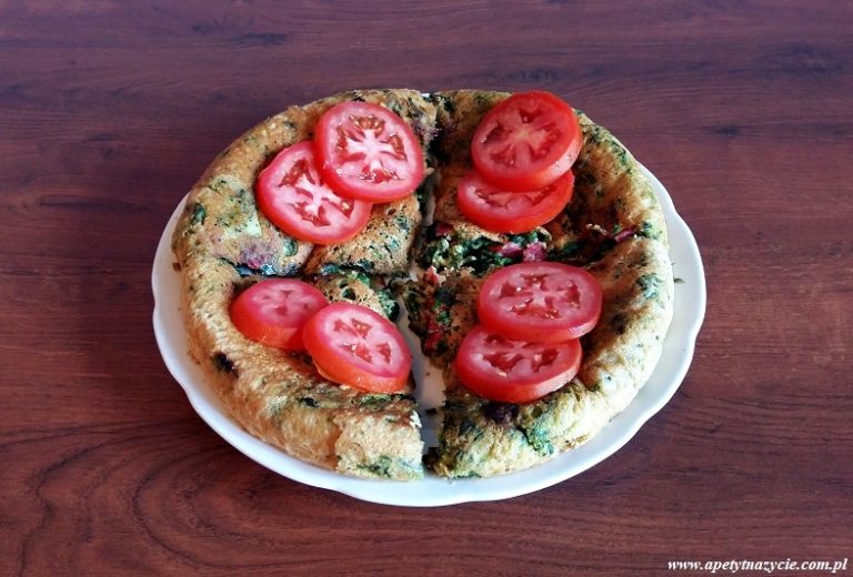Omlet ze szpinakiem i salami