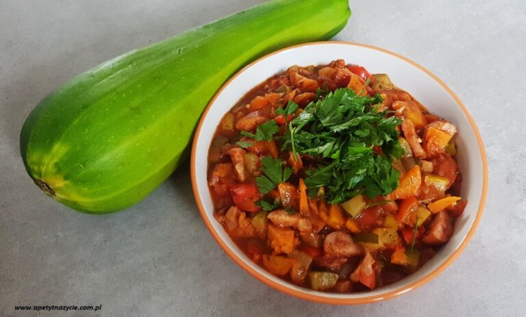 Leczo z warzywami i kiełbaską